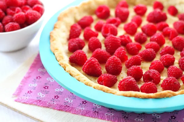 Cozinhar de torta com framboesa — Fotografia de Stock