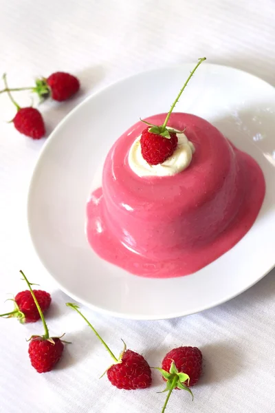 Raspberry dessert with cream cheese — Stock Photo, Image