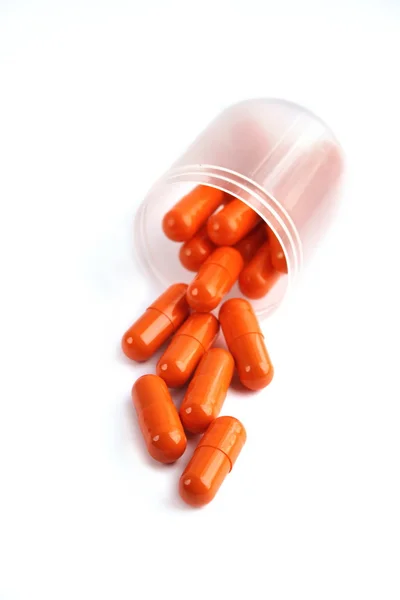 Capsules de pilule orange isolées sur fond blanc — Photo