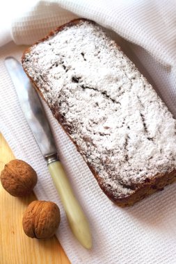 ceviz ve Bitter çikolata Muzlu Kek