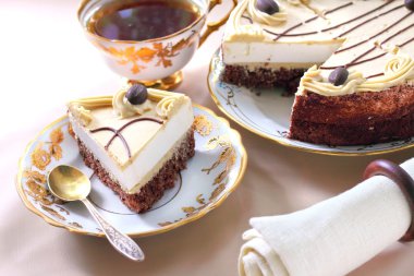 cappucino kek çikolata bisküvi ve tereyağı krema ile