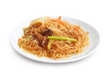 havuç, lahana ve kereviz ile pirinç noodle 
