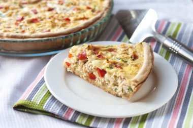 tavuk tart ile pul biber ve keçi peyniri