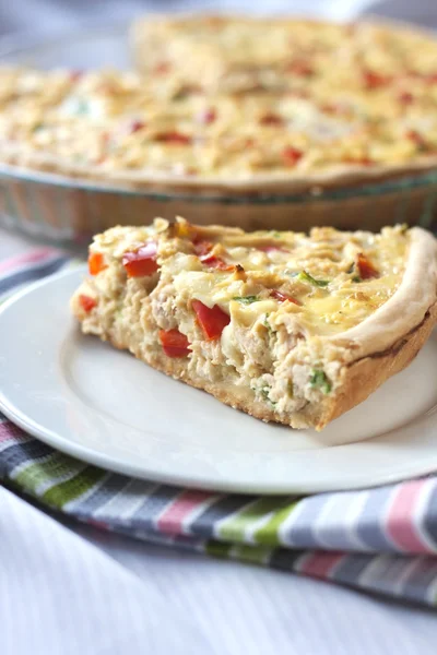 Chicken tart with paprika and goat cheese — Stock Photo, Image