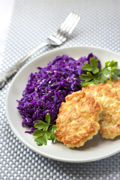 Chicken fritters and stewed red cabbage with caraway seeds — Stock Photo, Image