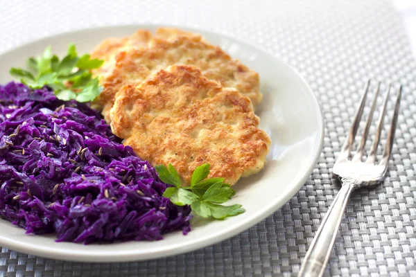 Chicken fritters and stewed red cabbage with caraway seeds — Stock Photo, Image