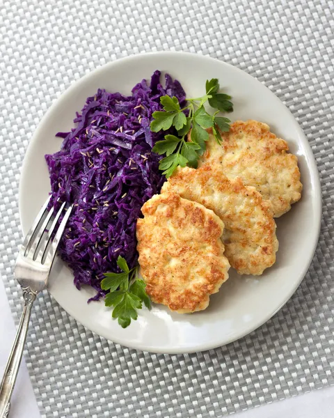Chicken fritters and stewed red cabbage with caraway seeds — Stock Photo, Image