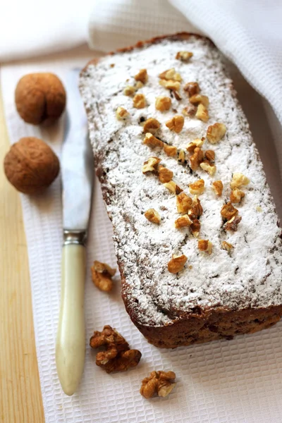 Banana cake with walnuts and dark chocolate — Stock Photo, Image