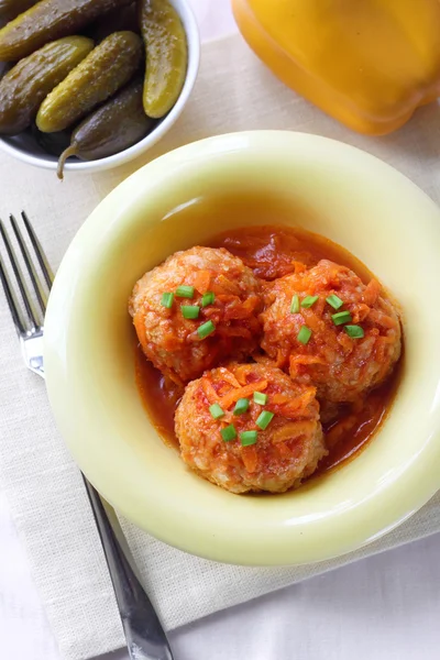 Klopsiki z ryżem i sosem pomidorowym — Zdjęcie stockowe