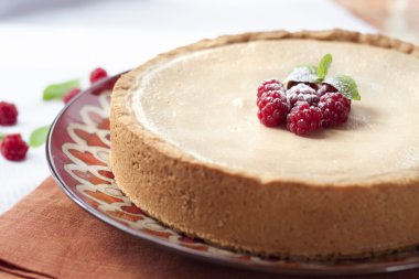 kahve ve krem ile Ahududu cake