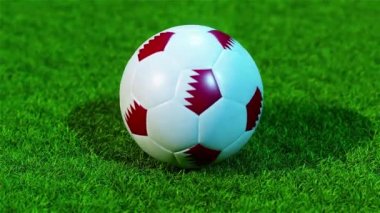 Yeşil çimlerin üzerinde bir futbol topu yuvarlanıyor. Yakın plan. 3B görüntüleme.