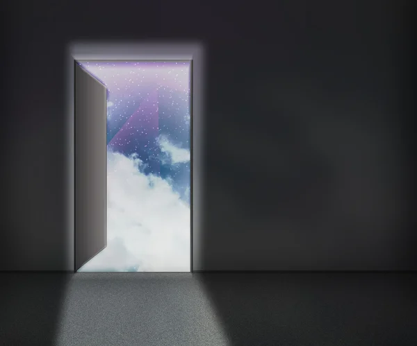 Drzwi otwarte na tle nieba — Zdjęcie stockowe