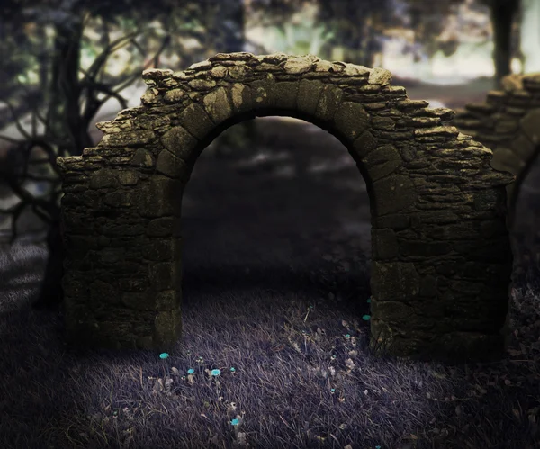 Каменная арка Темный фон — стоковое фото