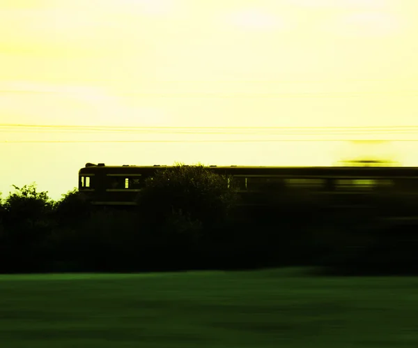 Vonat városi hátteret — Stock Fotó