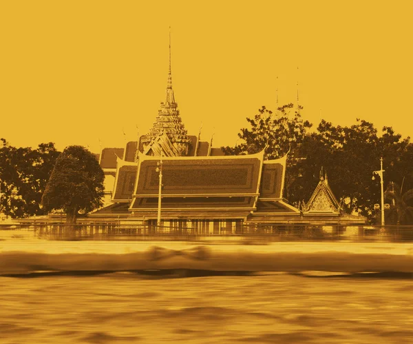 Thai Temple Vista dal fiume — Foto Stock