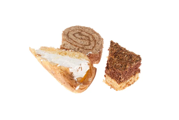 Вкусные торты на белом фоне — стоковое фото