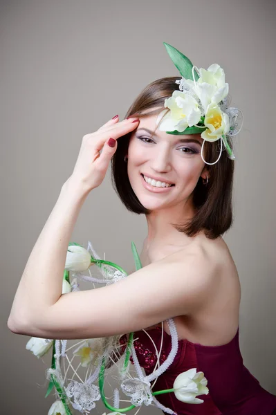 Çiçek güzel bir genç kadın — Stok fotoğraf