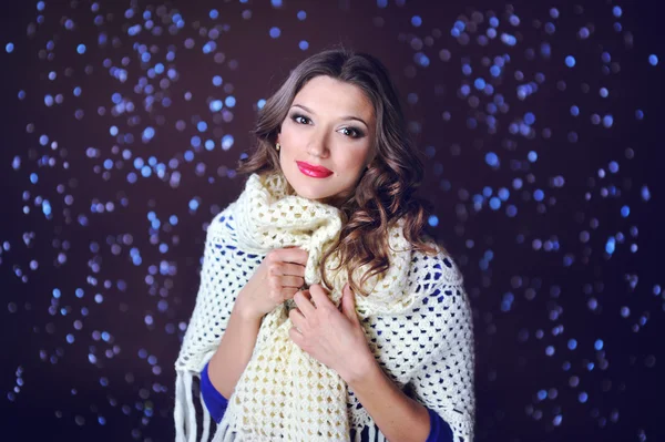 Portrait of attractive brunette girl with bokeh lights on background — Stock Photo, Image