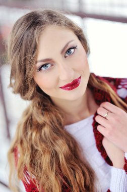 Kış sarışın kadın portresi. güzel moda model parlak Fularlı Kız