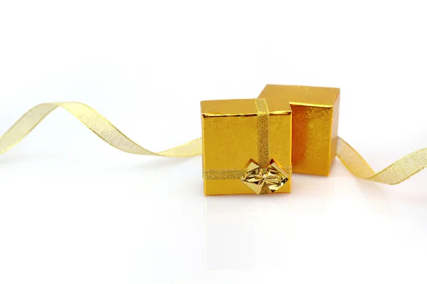 Gift box with gold ribbon bow, isolated on white background with — Stock Photo, Image