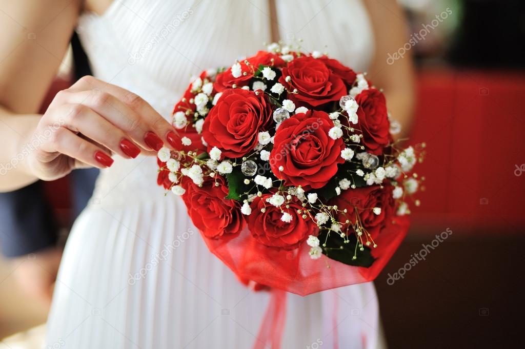 Ramo de boda de rosas rojas: fotografía de stock © timonko #25053619 |  Depositphotos
