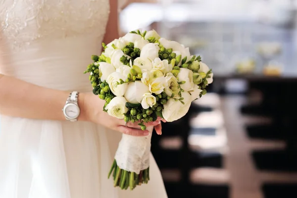 Wedding bouquet in hands of the bride — Stock Photo, Image