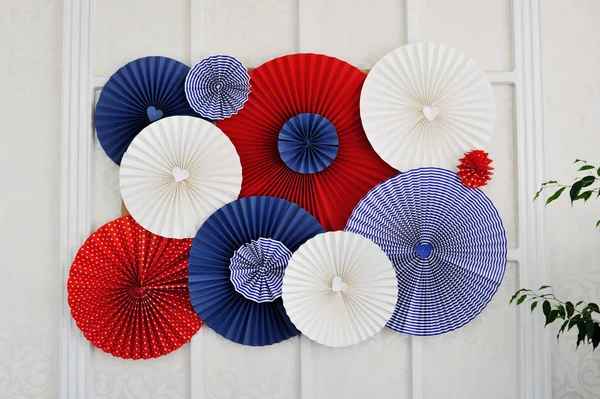 Pano of origami of colored paper on the wall — Stock Photo, Image