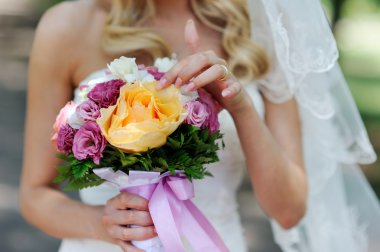 Güllü güzel gelin buketi