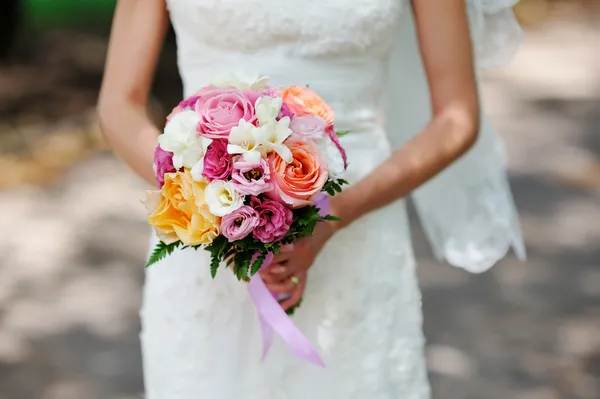 Wedding bouquet in hands of the bride — Stock Photo, Image