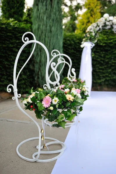 Bouquet of flowers on decorative metal stand — Stock Photo, Image