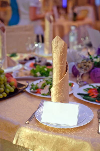 Decorated wedding table in the restaurant — Stock Photo, Image