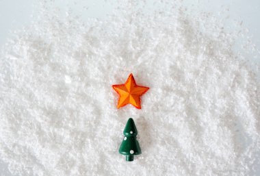 Noel ağacı ve kar Star'da