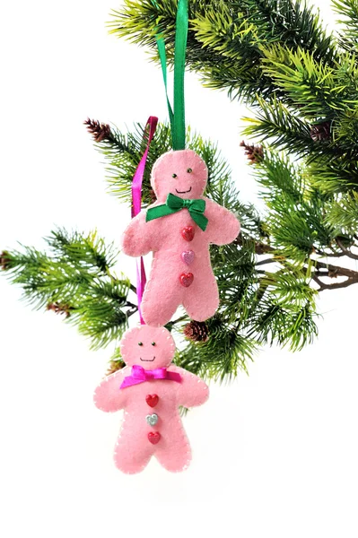 Decoración para Navidad. Juguete hecho a mano hombre de jengibre en el tr —  Fotos de Stock