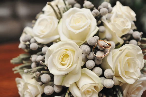 Bridal bouquet of white roses — Stock Photo, Image
