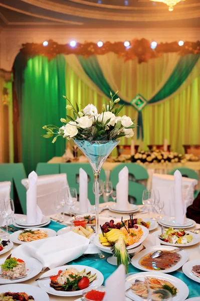 Wedding decorations in the restaurant — Stock Photo, Image