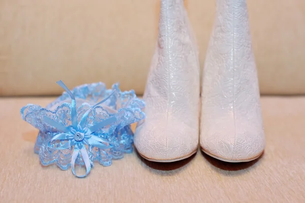 Sapatos de noiva de casamento branco — Fotografia de Stock
