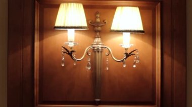 Otel lobisinde duvar lambaları