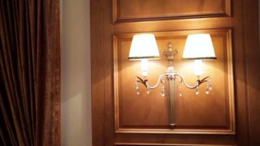 Otel lobisinde duvar lambaları