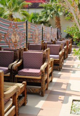 Cafe masa. Arapça tarzı