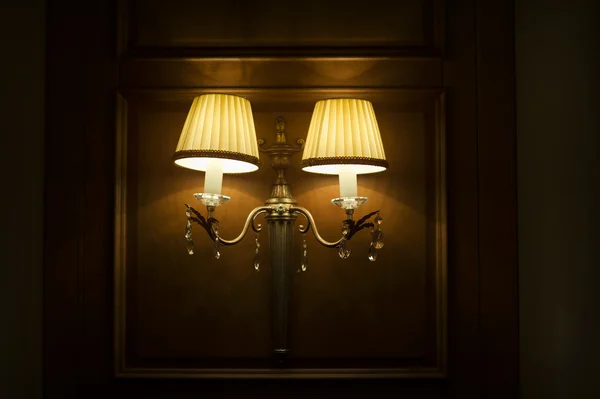 Винтажная элегантная настенная лампа — стоковое фото