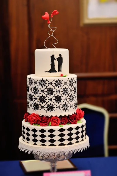 Wedding cake with two hearts — Stock Photo, Image
