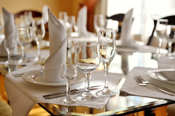 Vacker dekorerade bord i restaurangen — Stockfoto