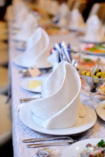 Ballroom decorated for wedding reception — Stock Photo, Image