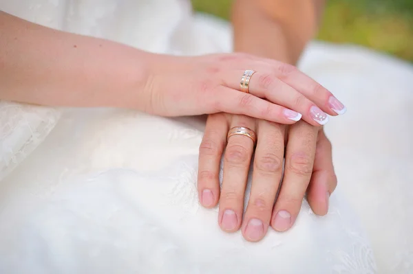 Closeup shot of newlyweds hands — Stock Photo, Image