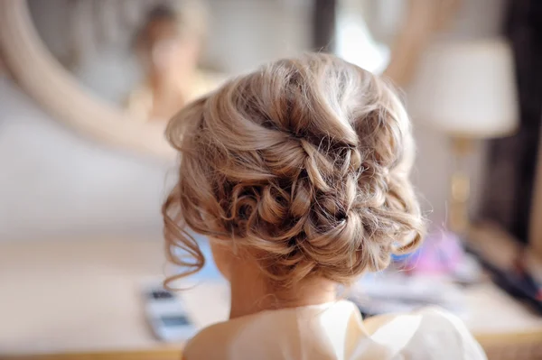 Portrait of attractive young woman with beautiful hairstyle — Stock Photo, Image