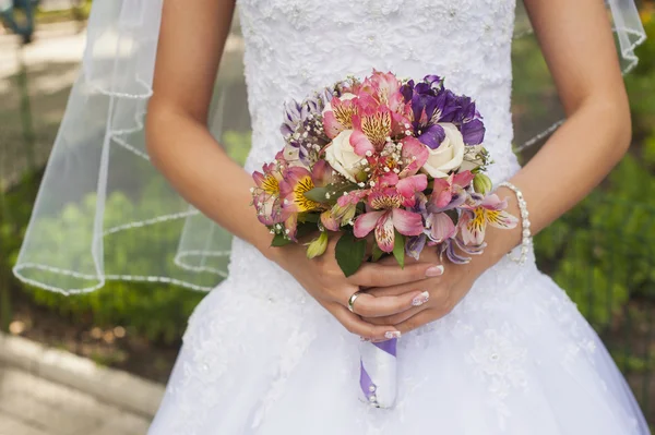 Beautiful bright wedding bouquet — Stock Photo, Image