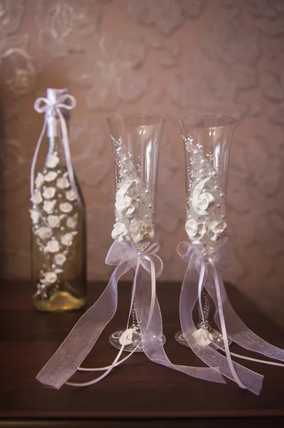 Två bröllop glas — Stockfoto