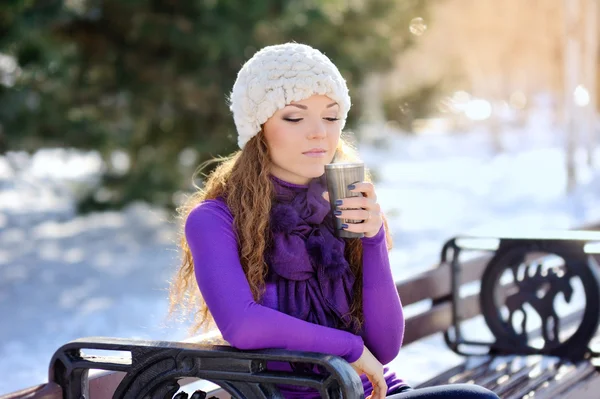 Woman holding hot coffee on winter day — Stock Photo, Image
