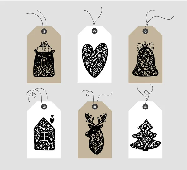 Elle çizilmiş İskandinav Noel etiketleri. Koleksiyon kış tatil vektör etiketleri ve demet dekoratif hygge xmas unsurları — Stok Vektör