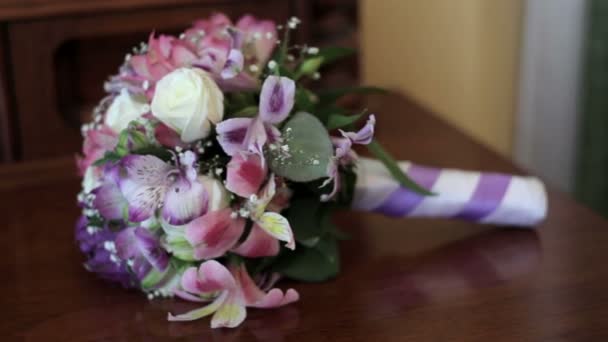 Beautiful wedding bouquet on the table — Stock Video